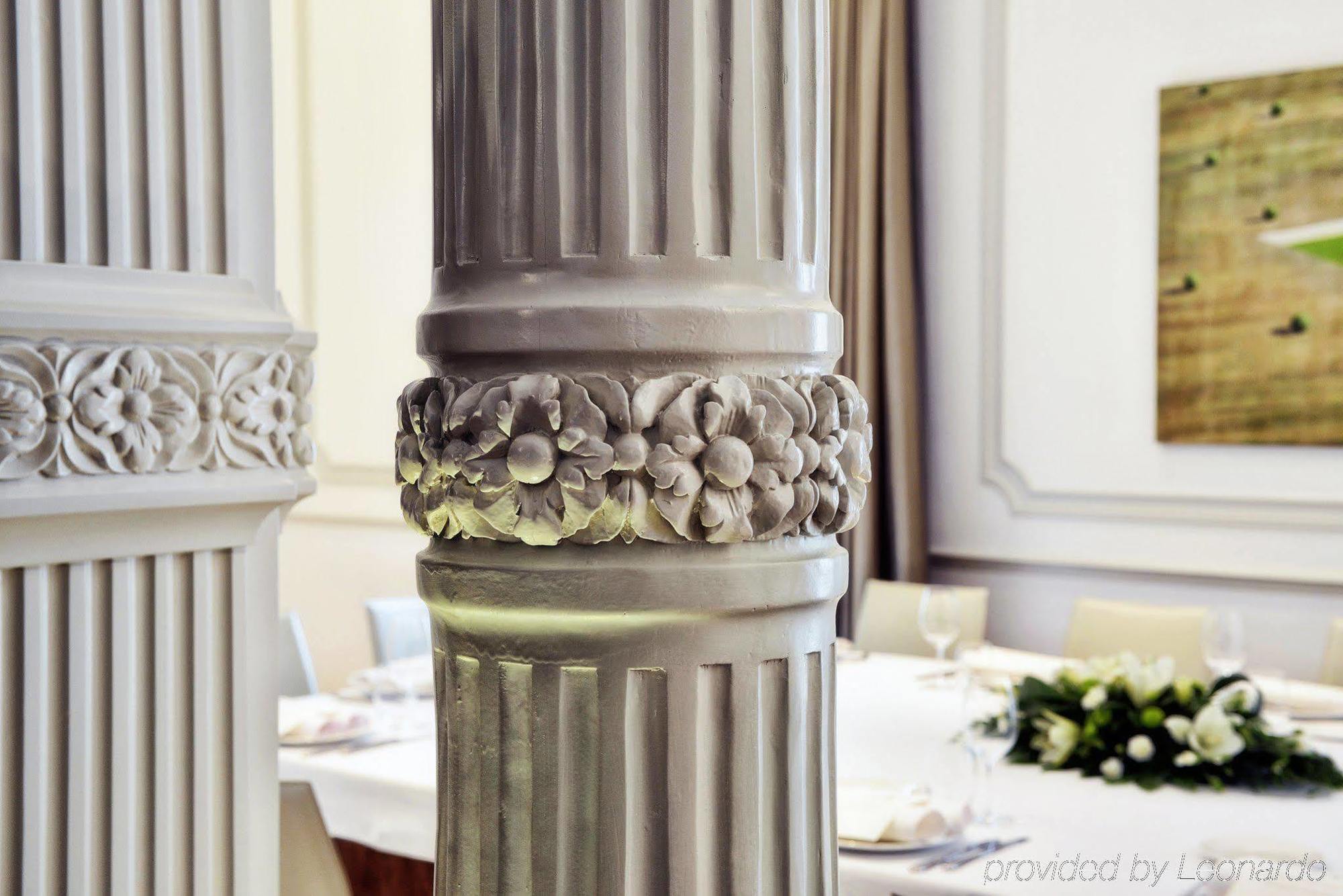 Nh Collection Madrid Palacio De Tepa Exterior foto A column with a capital